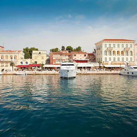 Modern Seaside In With Swimming Pool Poreč