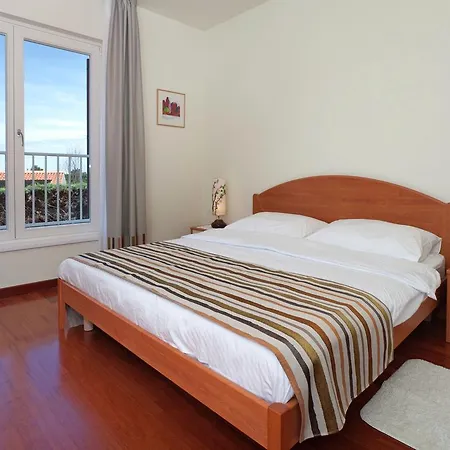 Modern Seaside In With Swimming Pool Apartment Porec