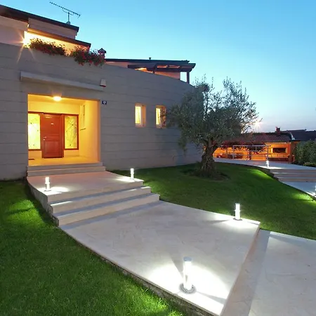 Apartment Modern Seaside In With Swimming Pool Porec