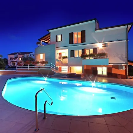 Modern Seaside In With Swimming Pool *