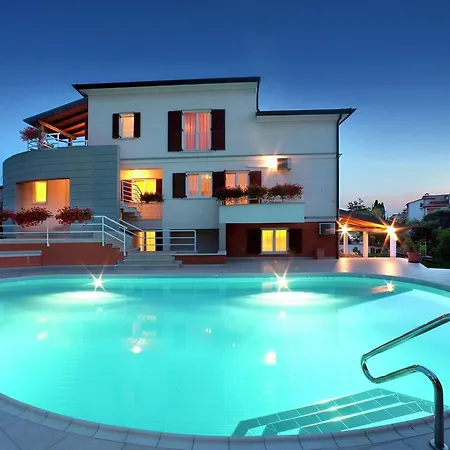 Modern Seaside In With Swimming Pool