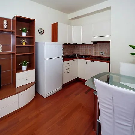 Modern Seaside In With Swimming Pool Lejlighed Poreč