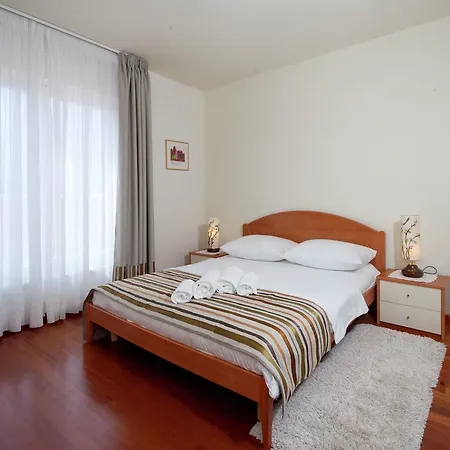 Modern Seaside In With Swimming Pool Poreč